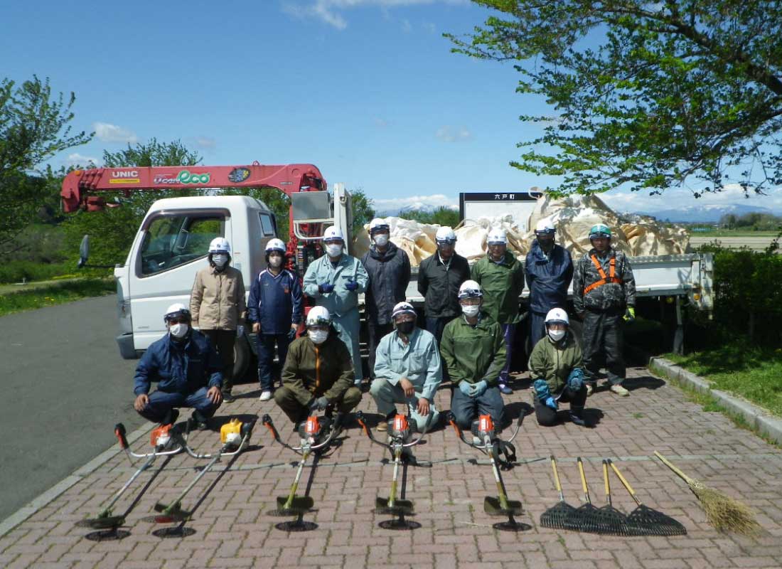 水辺サポーター活動:奥入瀬河川敷草刈り